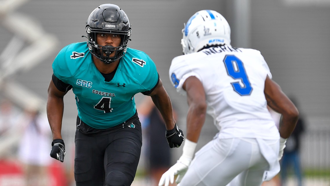 No. 16 Coastal Carolina holds on to beat Buffalo 28-25