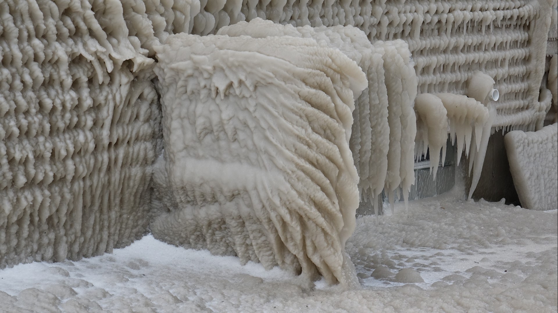 Lake Erie creates ice houses near Buffalo