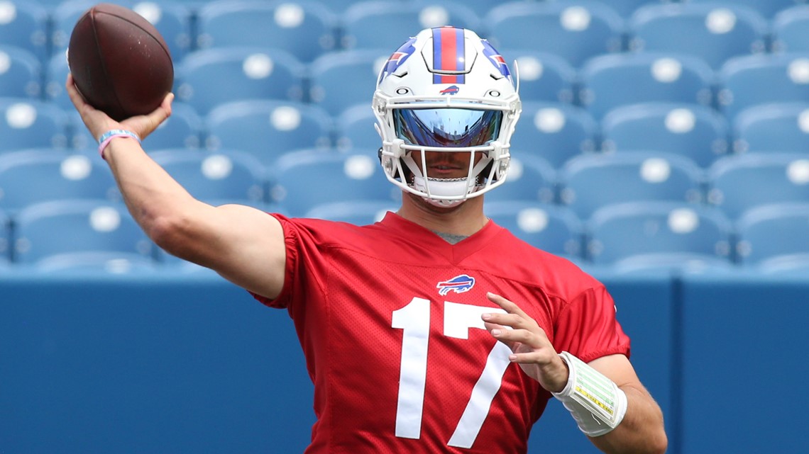 After year away, Jim Kelly holds annual 33rd football camp