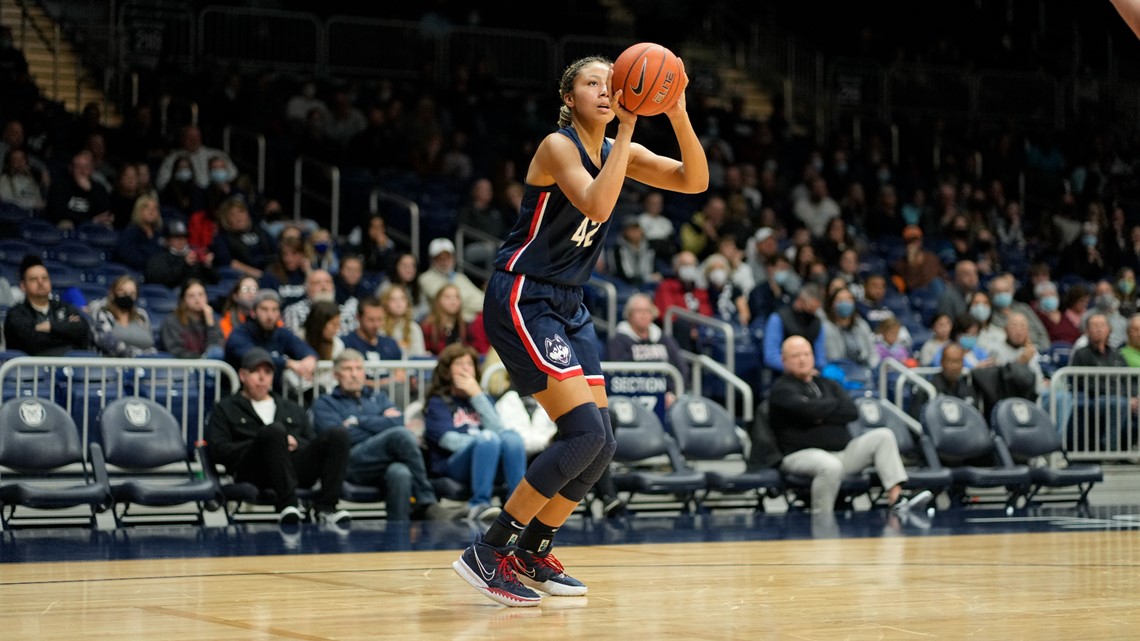 UConn - NCAA Women's Basketball : Amari DeBerry Retro Connecticut