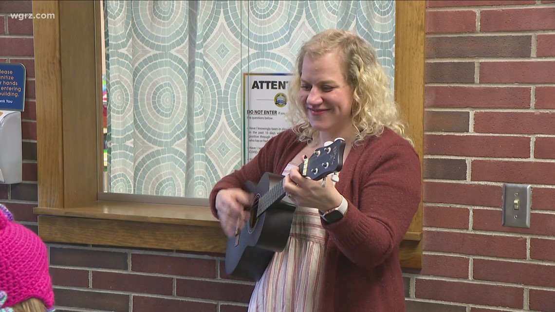 West Seneca music teacher performs daily mini concert to start students off on a high note