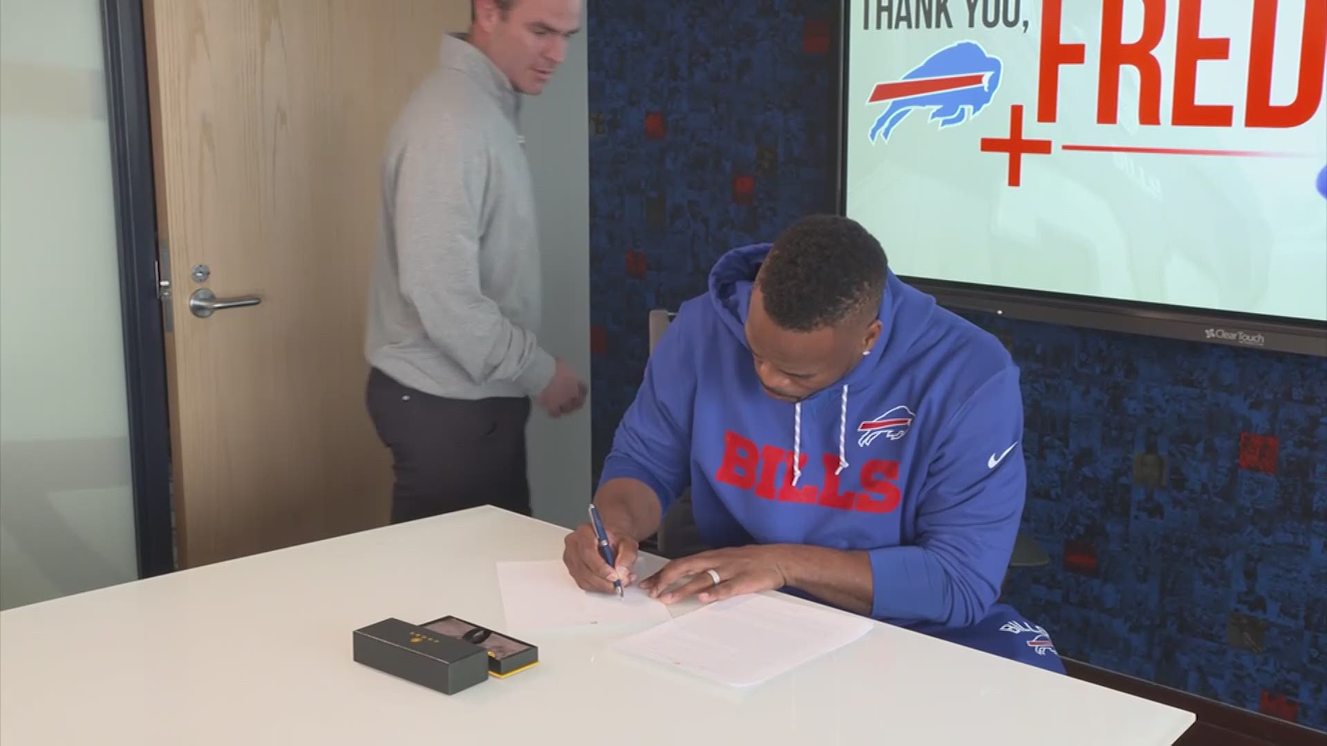 Former Bills running back, Fred Jackson signed a one-day contract to officially retire as a Buffalo Bill.