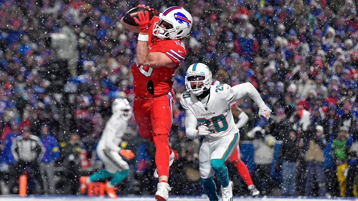 Bills clinch 4th straight playoff berth; beat Dolphins 32-29