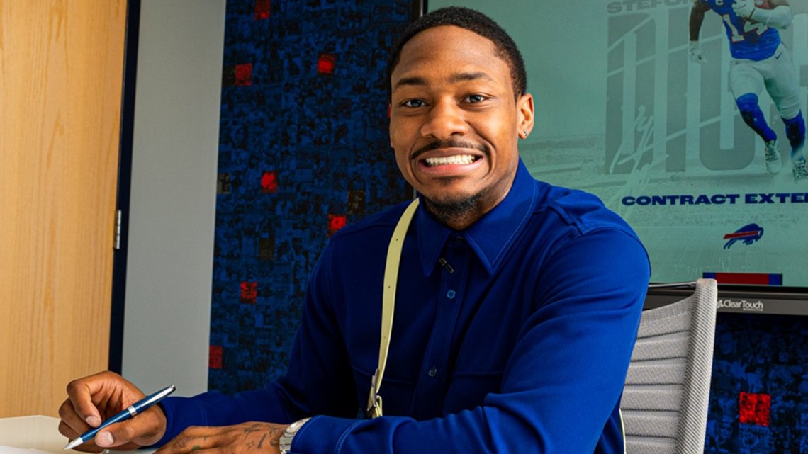 M&T Bank signs Buffalo Bills star Stefon Diggs for collaborative  partnership focused on 'making a difference & bringing people together'