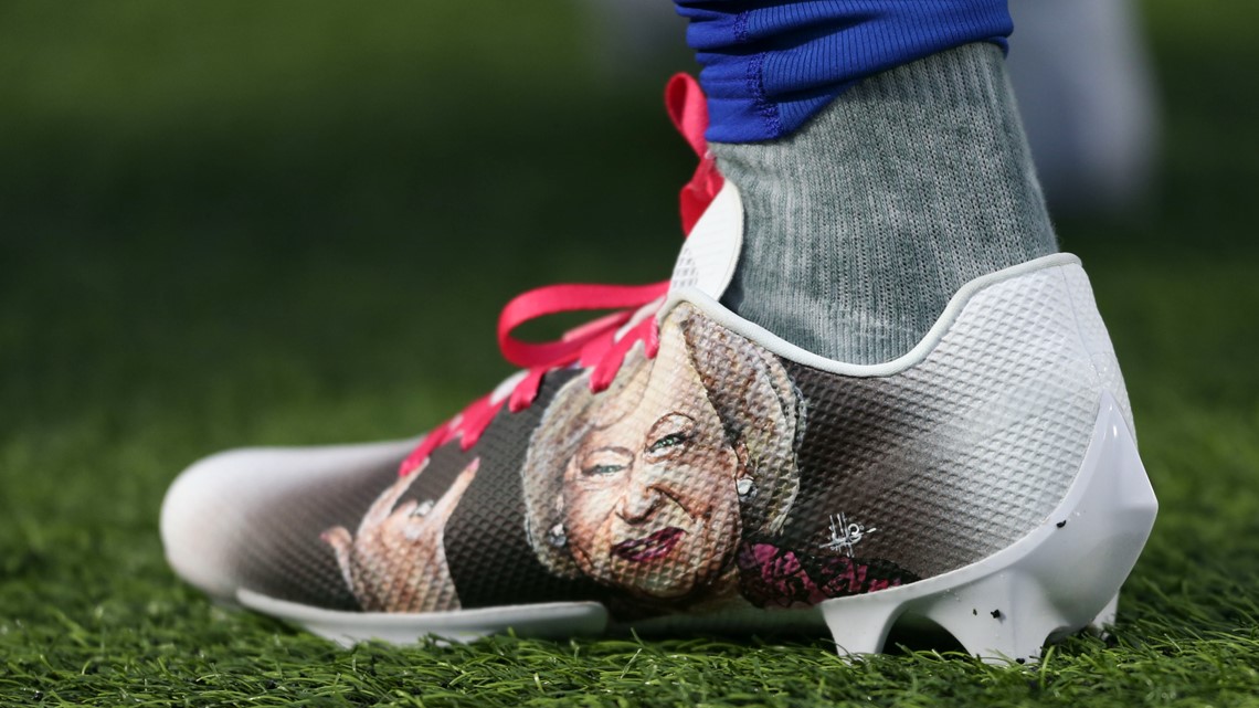 VIDEO: Buffalo Bills honor Betty White