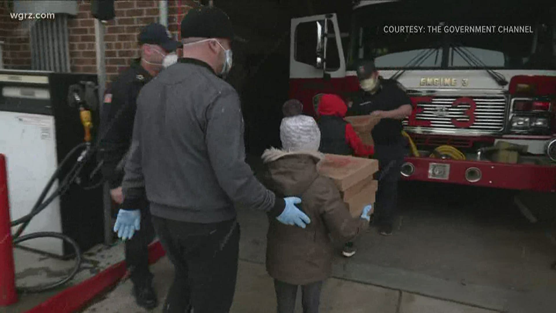 Pizzas donated to Buffalo police and fire departments