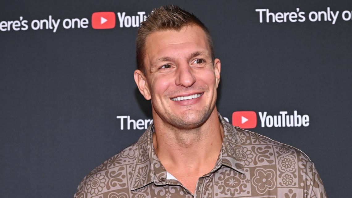 Gronkowski shows his Sabres pride during Game 2 interview