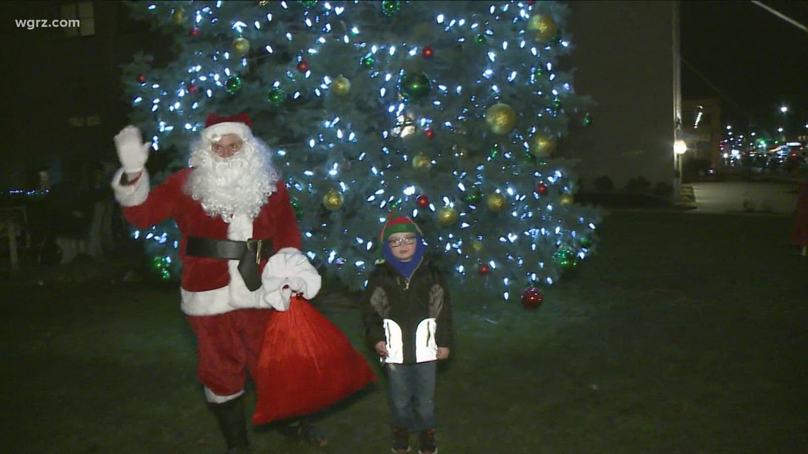 Hertel Christmas Walk 2022 Holiday Season Well Underway In Wny | Wgrz.com