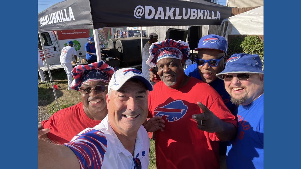 Bills Super Fans: Chefs Poo and Norm shine