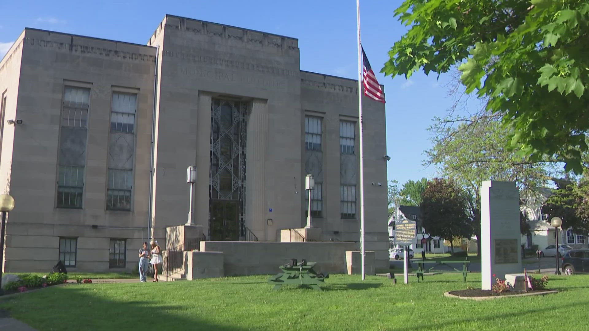 The firm that conducted the third-party investigation into the alleged illegal strike has donated to the town supervisor’s political campaign.