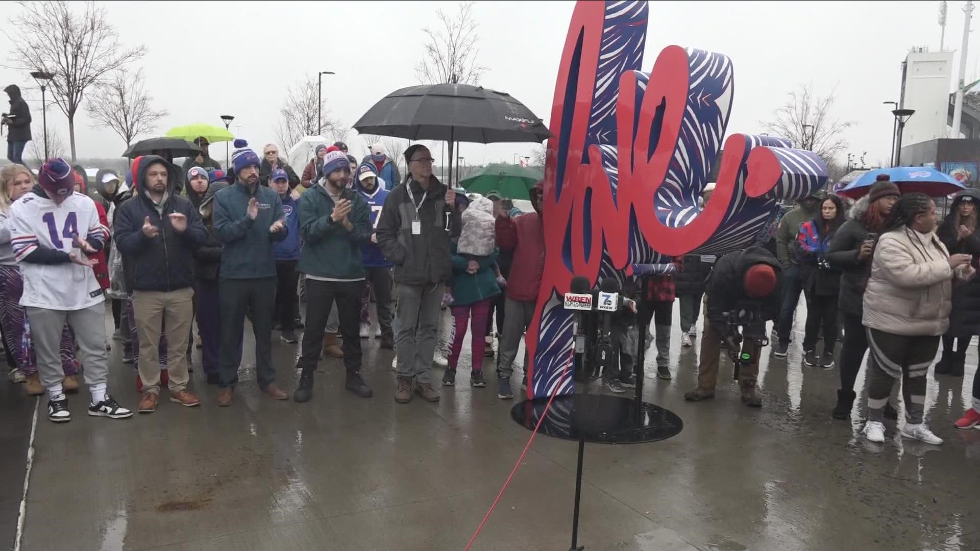 Bills' fans gather for prayer service for Damar Hamlin