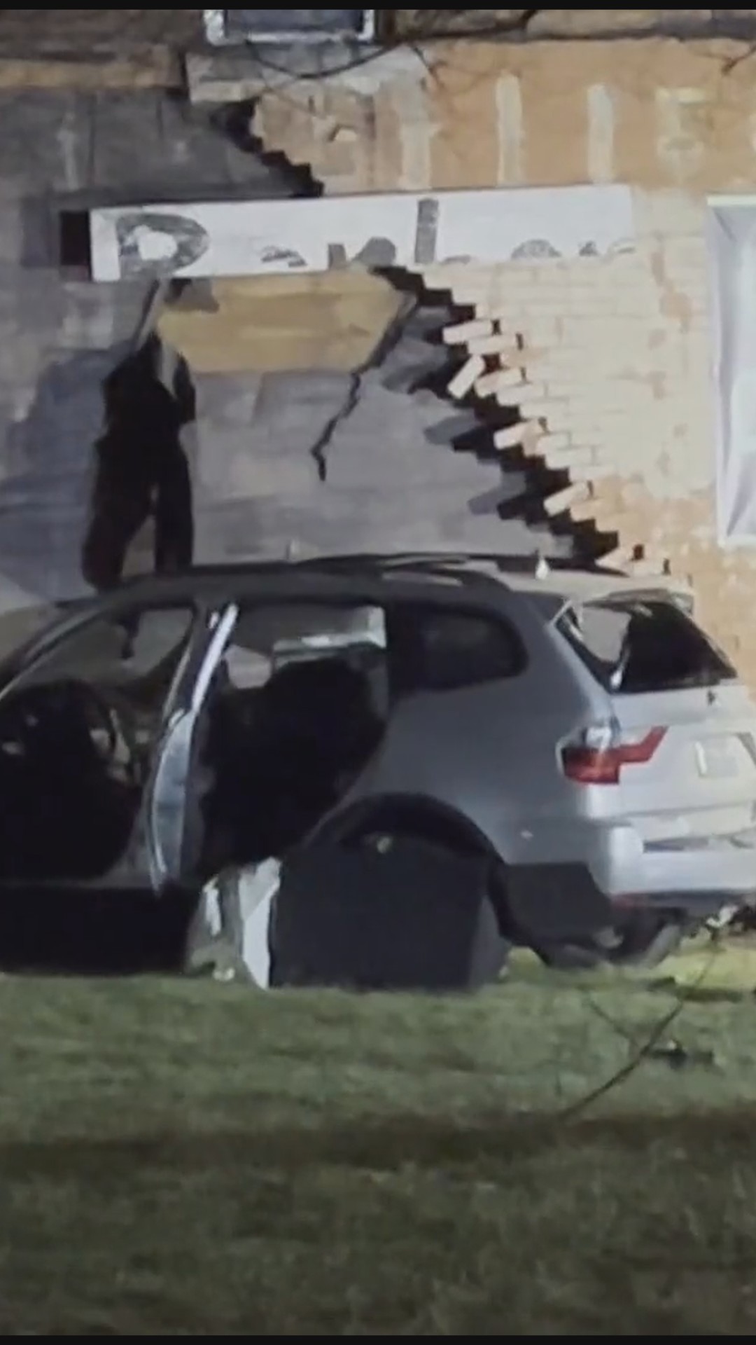 Car crashes into a Niagara Falls building | wgrz.com