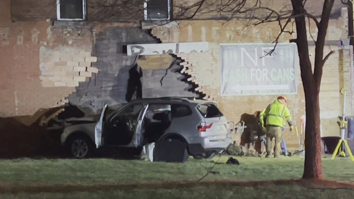 Car crashes into building in Niagara Falls and takes down part of wall ...