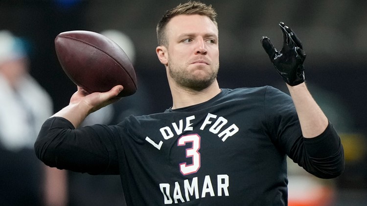 Minnesota Vikings wide receiver Justin Jefferson wears a shirt honoring  injured Buffalo Bills player Damar Hamlin before an NFL football game  against the Chicago Bears, Sunday, Jan. 8, 2023, in Chicago. (AP