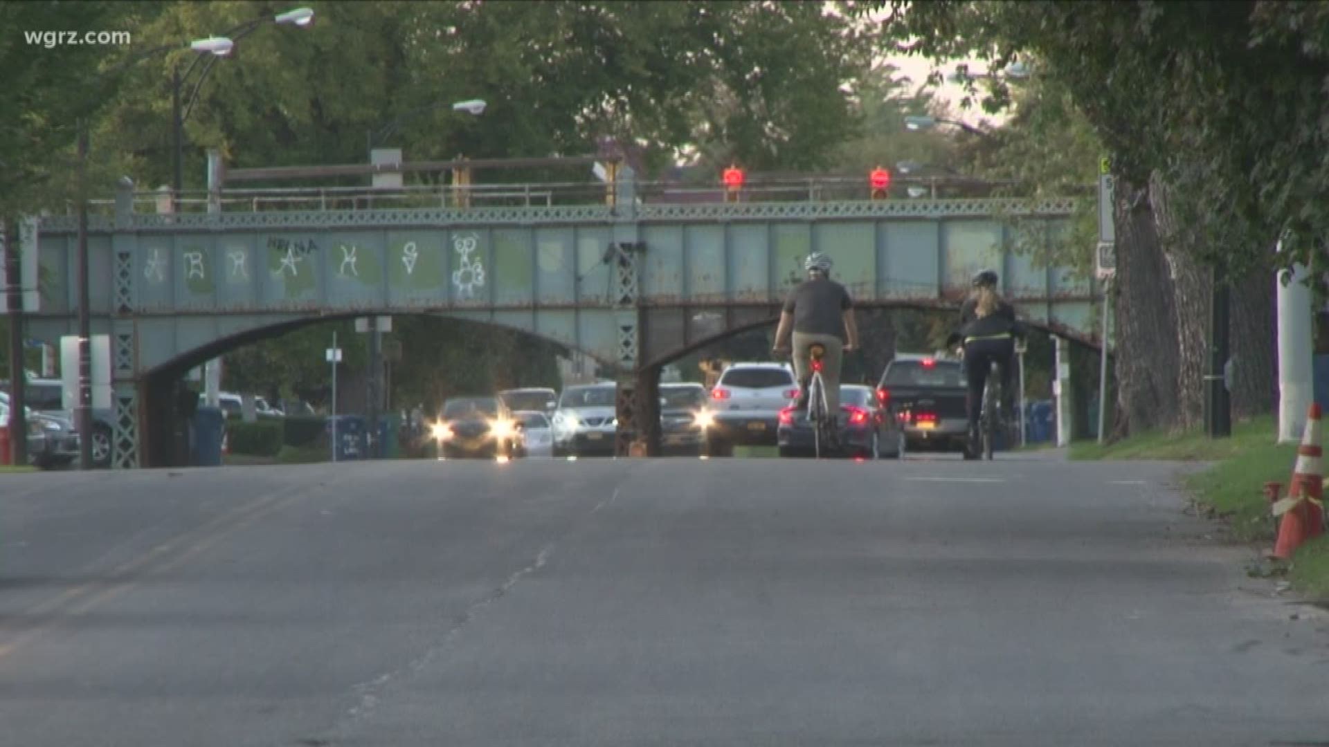 Safety concerns over Colvin Avenue bridge