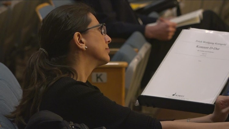 Fernanda Lastra conducting BPO as the orchestra's diversity fellow in Wednesday concert