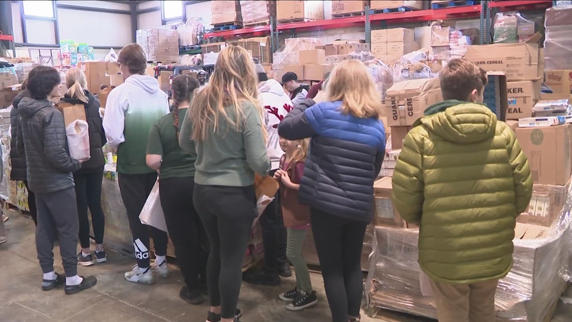 After spending 25 Thanksgivings with the homeless, its this Buffalo Pastors final year - Vimarsana News