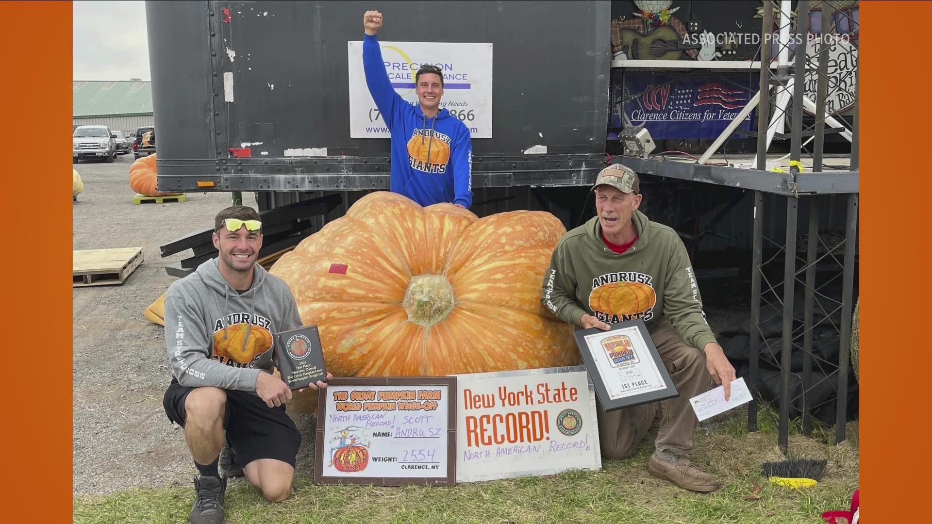2,554 lb pumpkin breaks national record