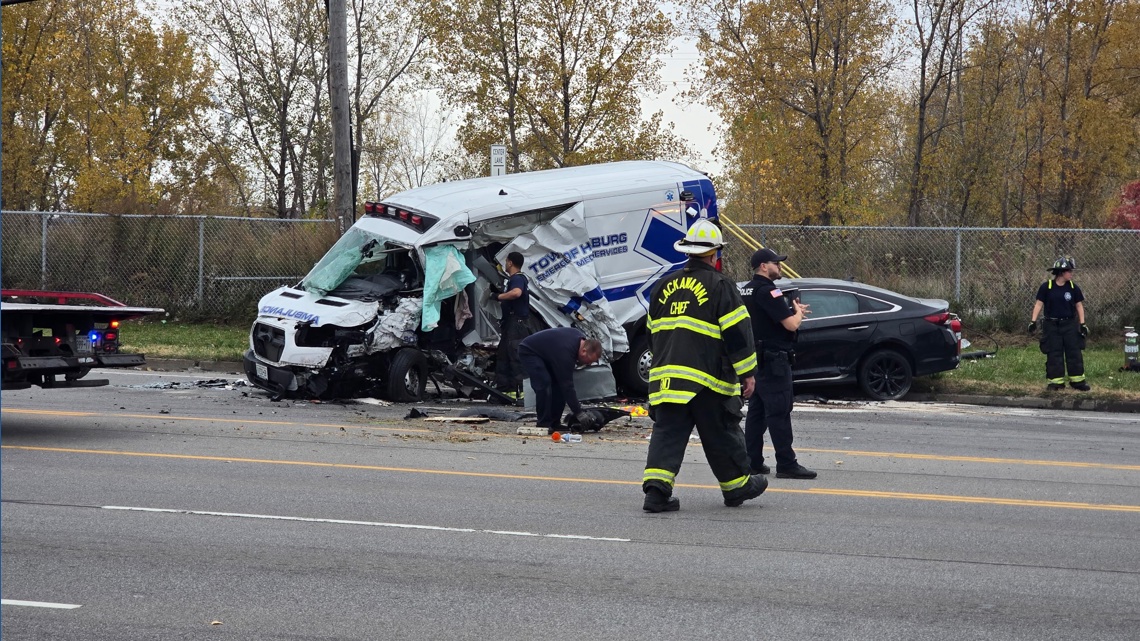 Tifft Sign Hamburg ambulance involved in serious crash | wgrz.com
