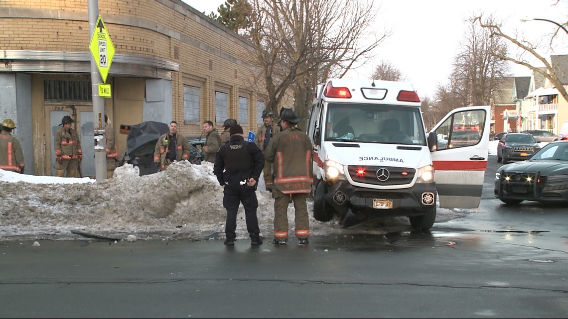 5 injured in Buffalo car crash involving ambulance
