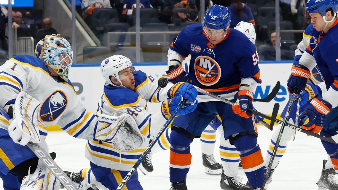 Bailey, Fasching lead Islanders to 3-2 win over Sabres