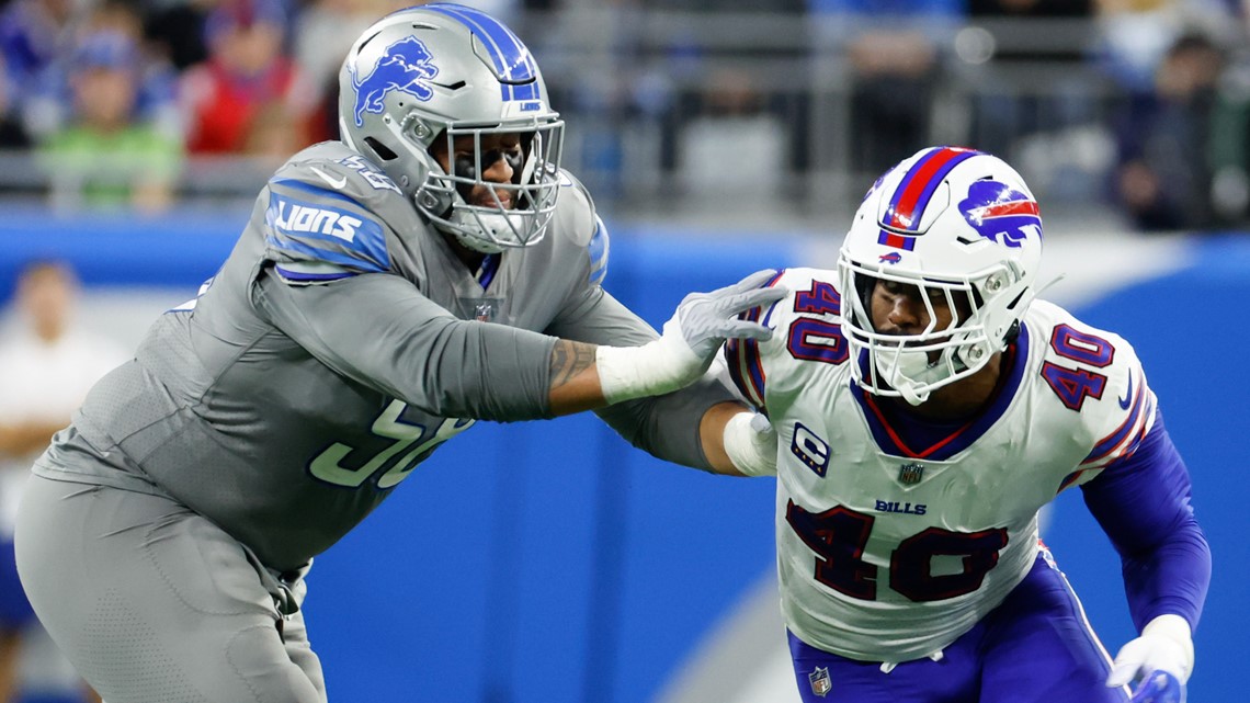 Buffalo Bills defensive end Von Miller (40) takes part in a drill