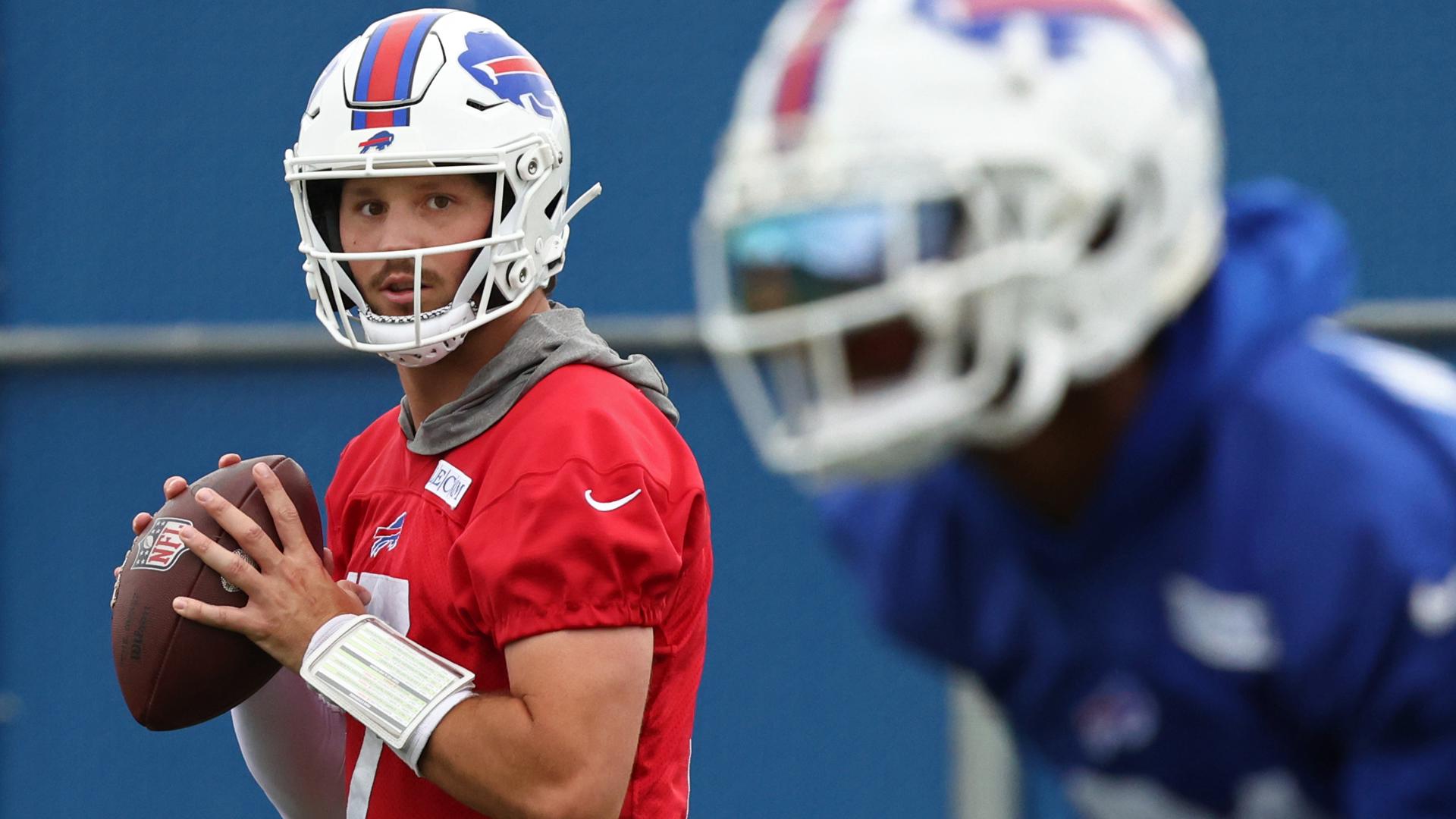 2 On Your Side's Jon Scott, Lindsey Moppert and Jonathan Acosta react to the Bills second day of mandatory minicamp.