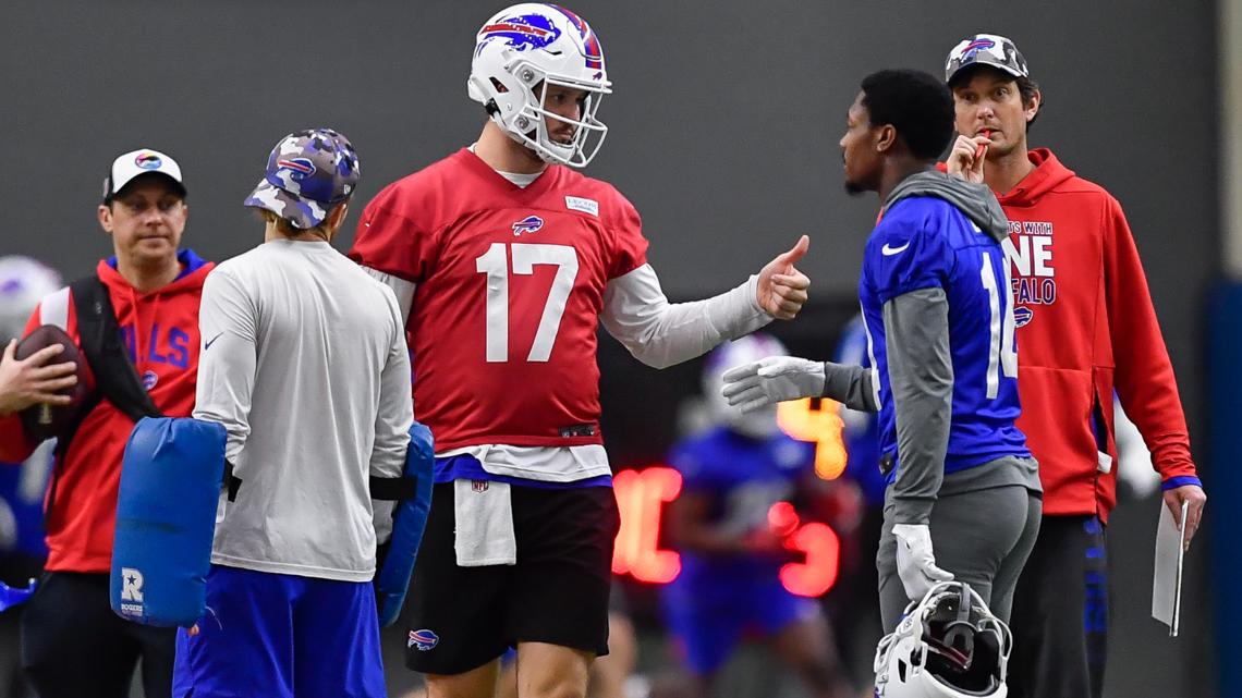 Bills' Hyde, Crowder resume practicing for potential return