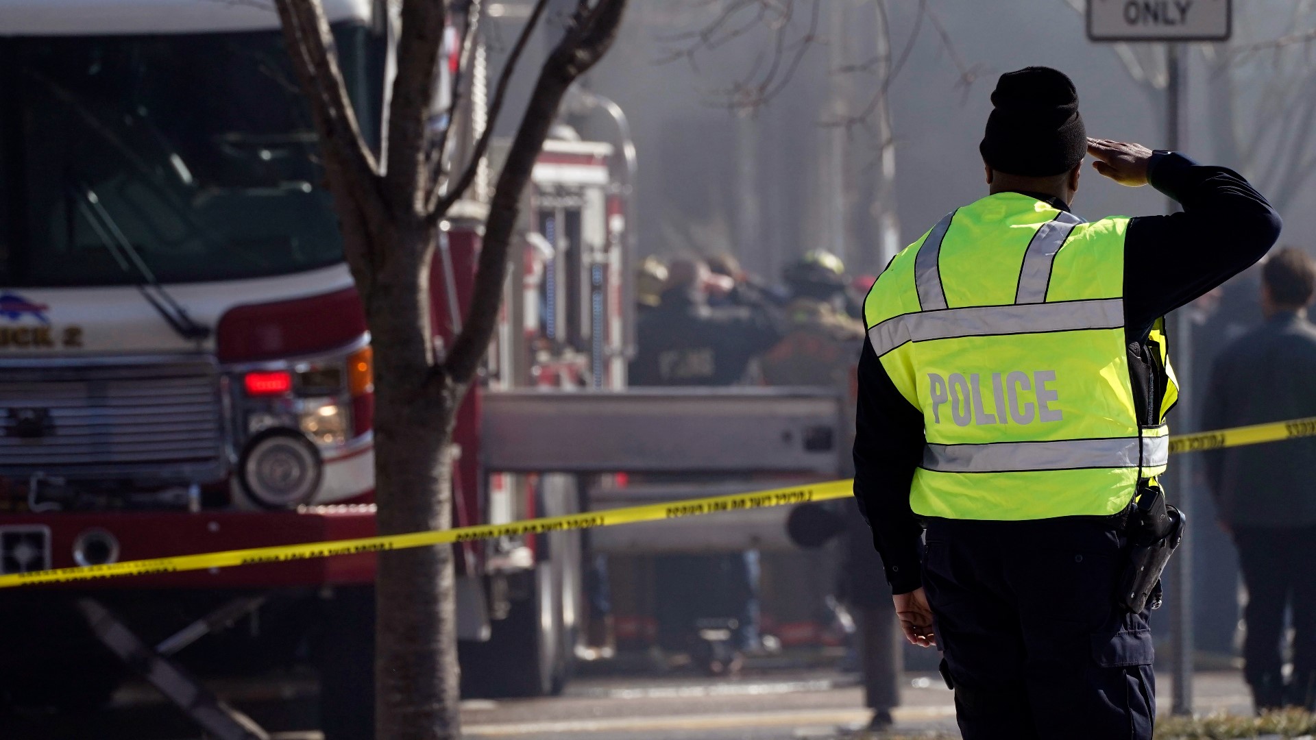 Main Street Fire: The Courage Of First Responders At The Restaurant Blaze! - hn6r1su