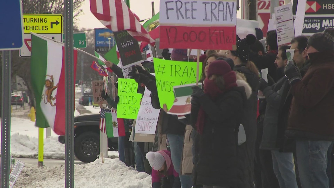 Western New Yorkers rally, show support for protesters in Iran