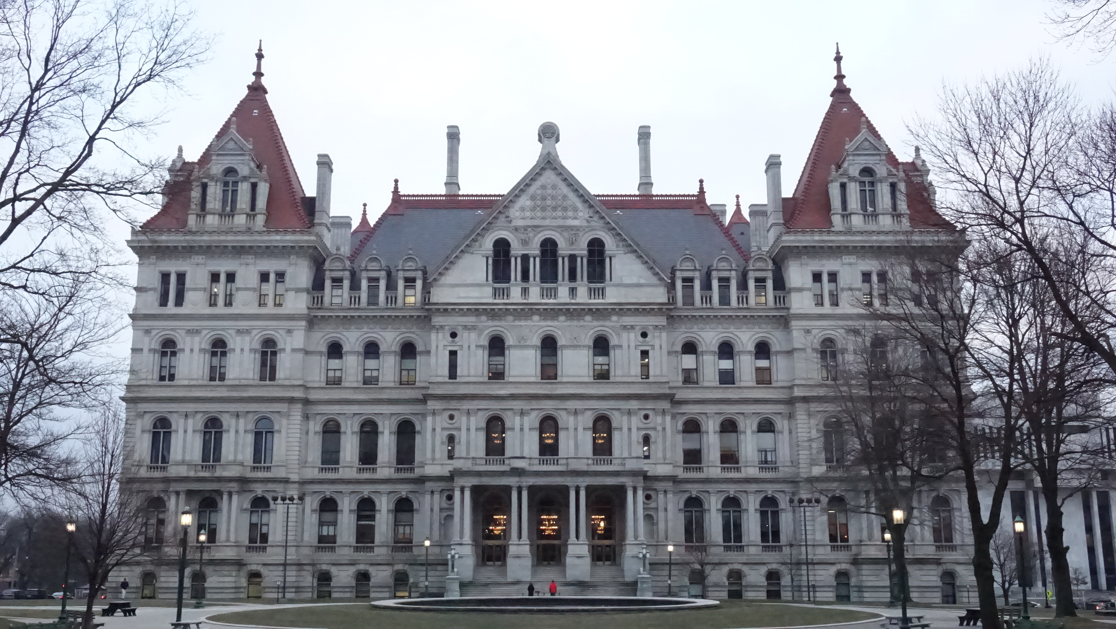 NY lawmakers to ease statute of limitations for molestation