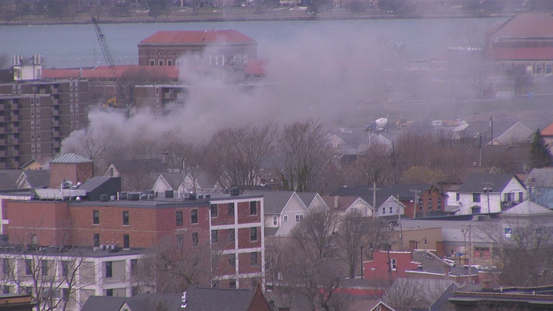 Buffalo Firefighters battle fire on city's west side | wgrz.com