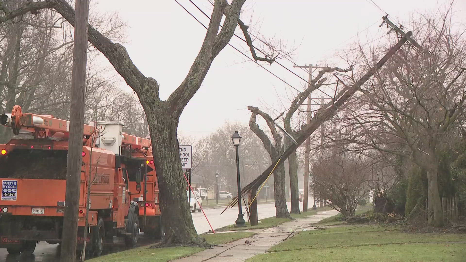 Utility Crews Battle Strong Wind, Ice, and Snow to Restore Power | wgrz.com