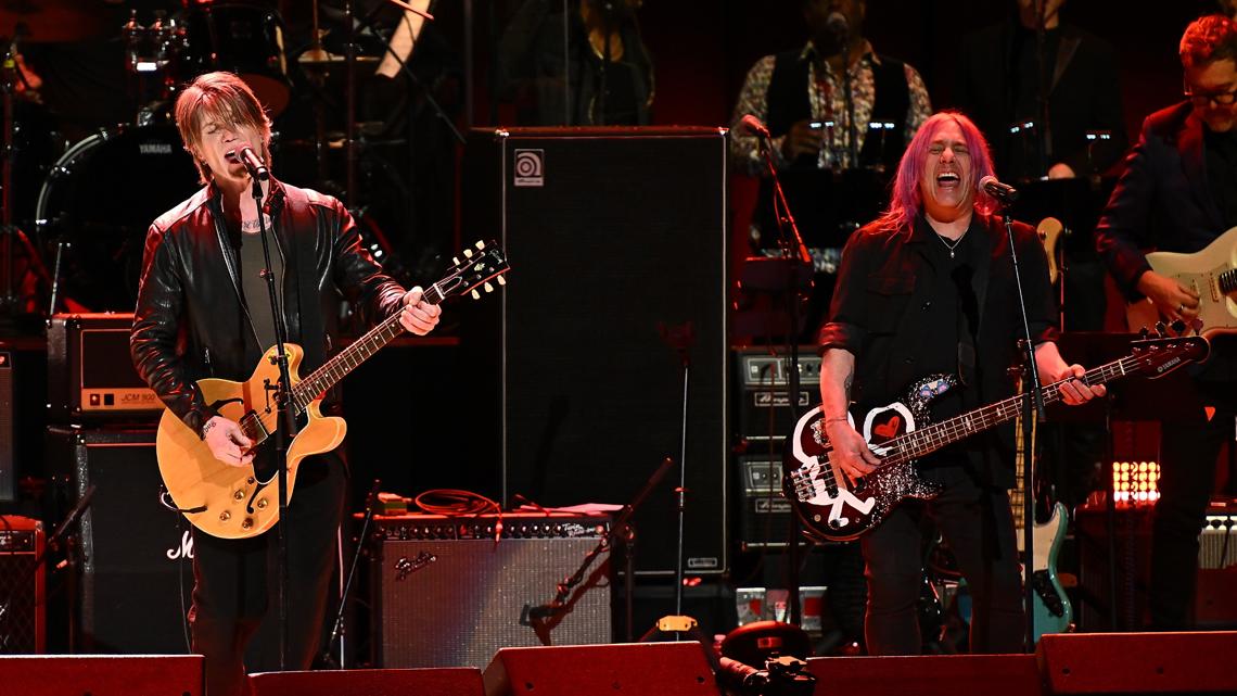 Goo Goo Dolls cancel remaining Canada shows as John Rzeznik battles pneumonia