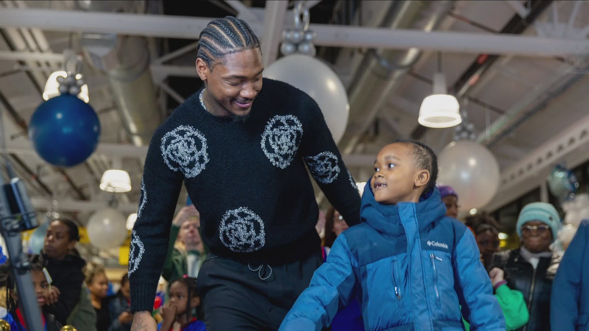 Buffalo Bills players give back for the holiday season