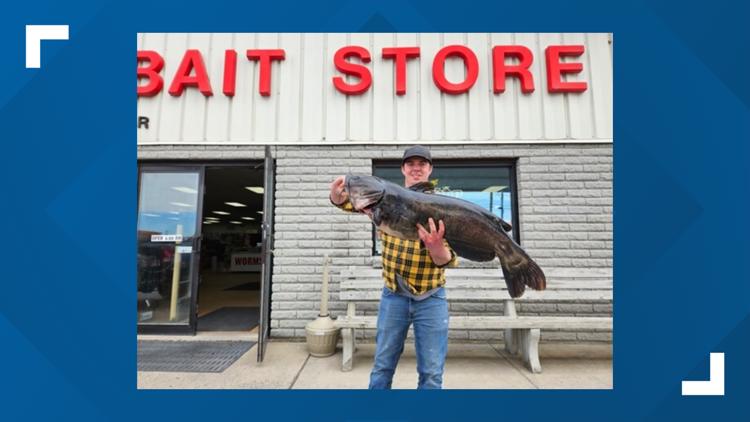 Dylan Kampnich sets NY catfish record with 37-pound catch | wgrz.com