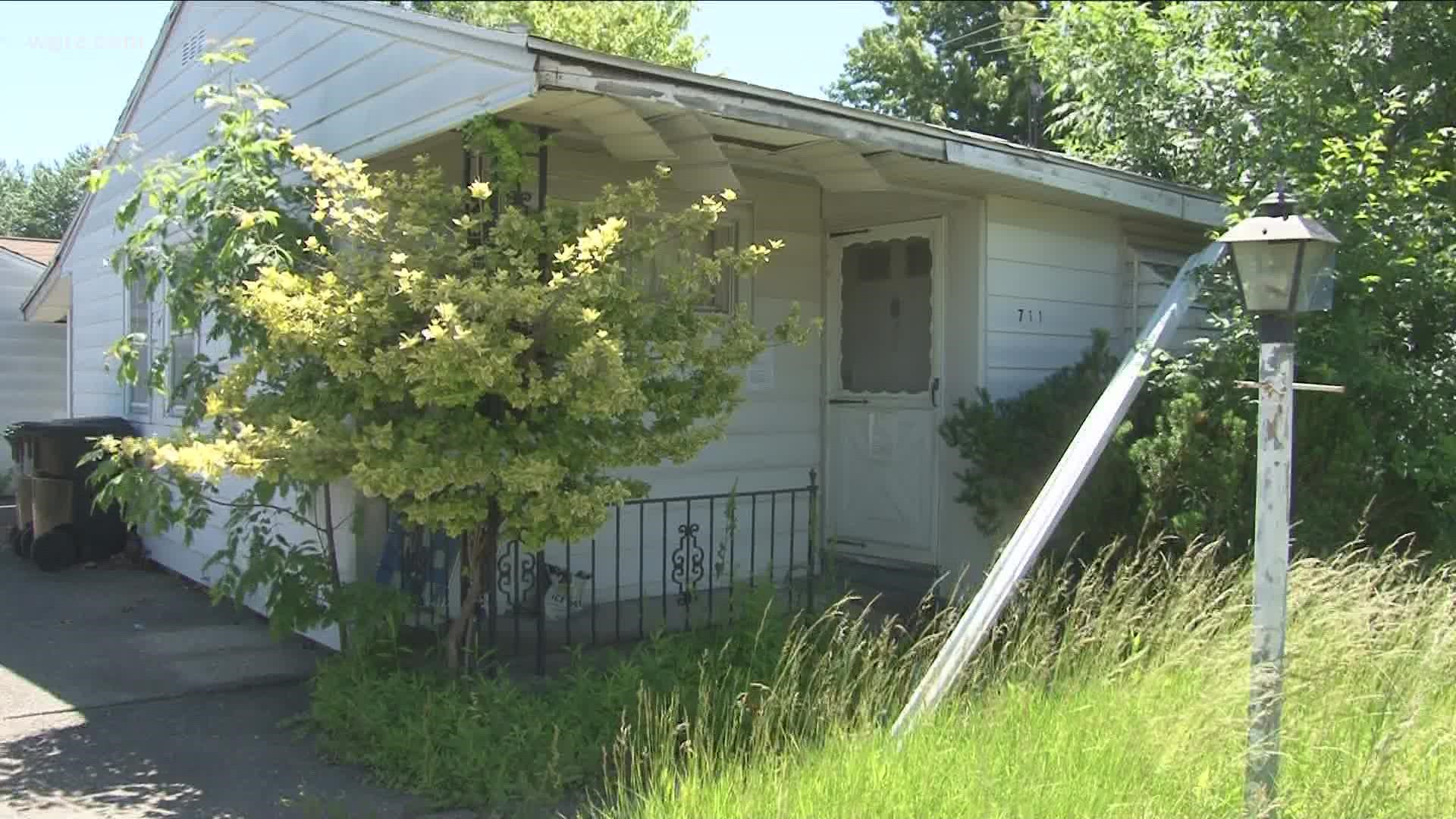 An abandoned home in the Town of Tonawanda is frustrating neighbors. It's all because of the home's appearance and the pests the property is now attracting.