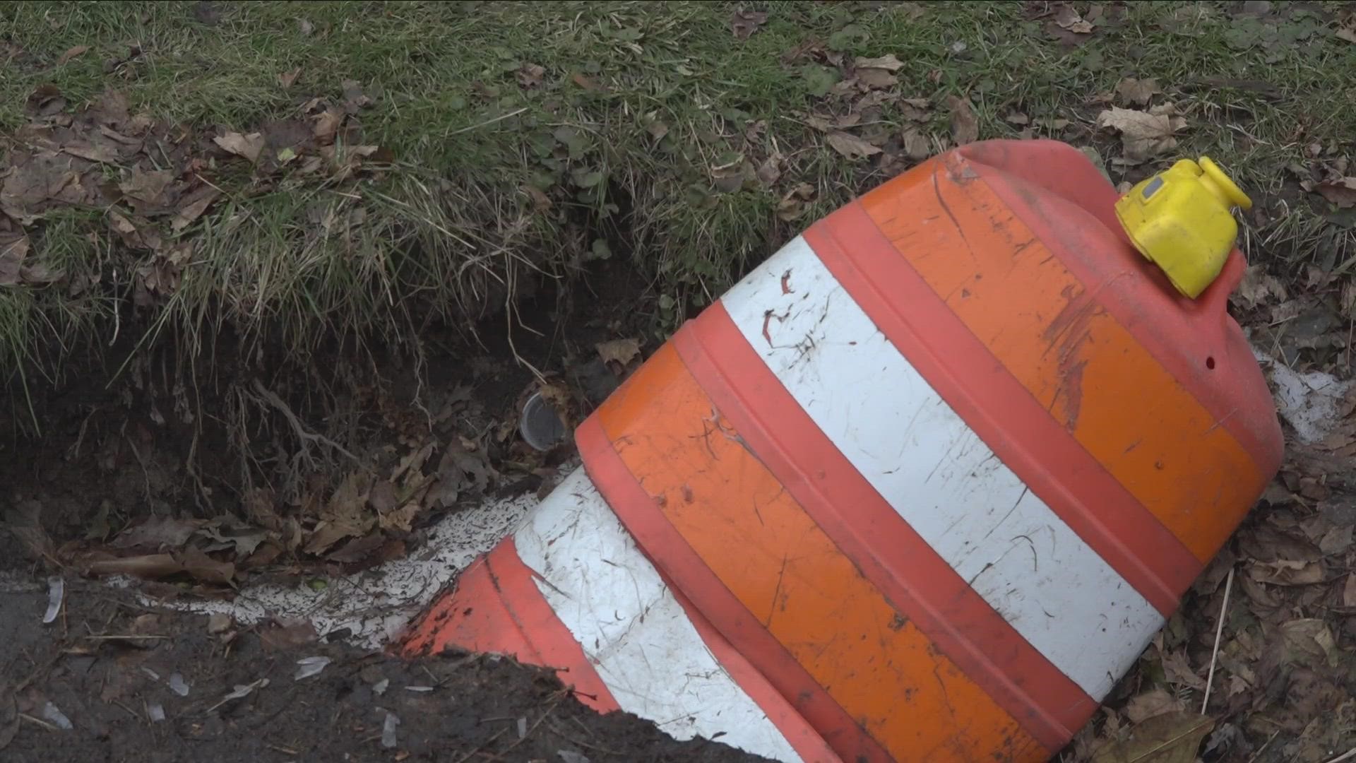 Elmwood Village residents fed up with sinkhole