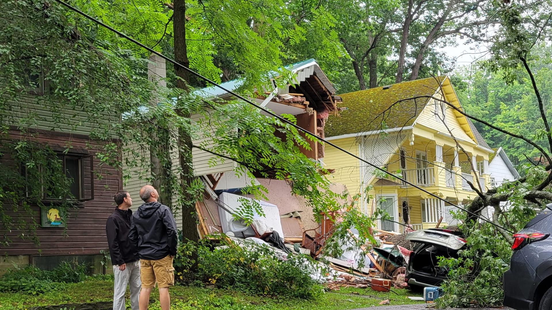 1 person dead, 1 injured after tree falls onto house | wgrz.com