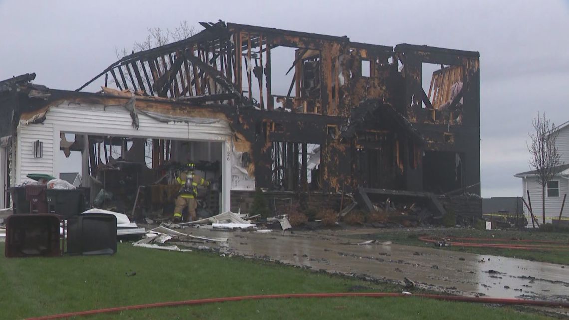 Firefighters battle large house fire in Orchard Park | wgrz.com