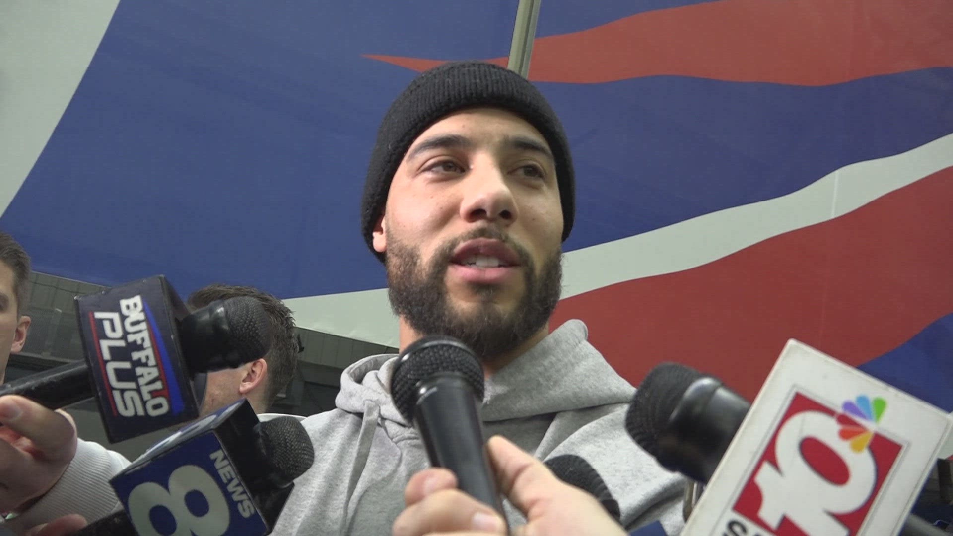 Micah Hyde talks to the media after locker cleanout | wgrz.com