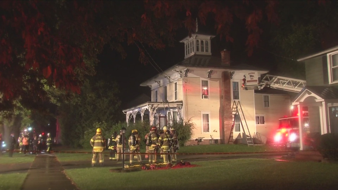 Family of 4 rescued from a Genesee County house fire