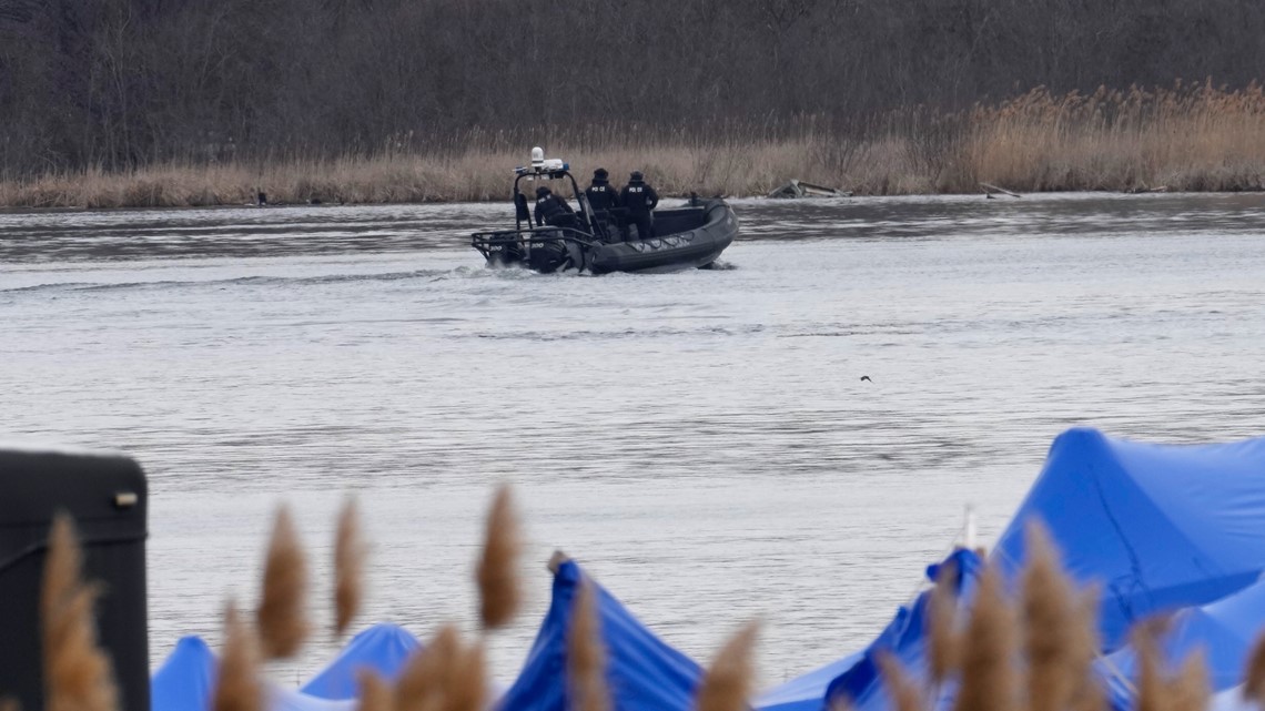 Canadian police say 6 dead found near Quebec border with US | wgrz.com