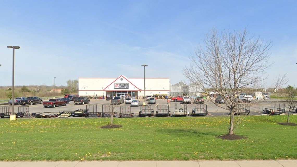 Hamburg Tractor Supply building sold for $5.98 million - Vimarsana News