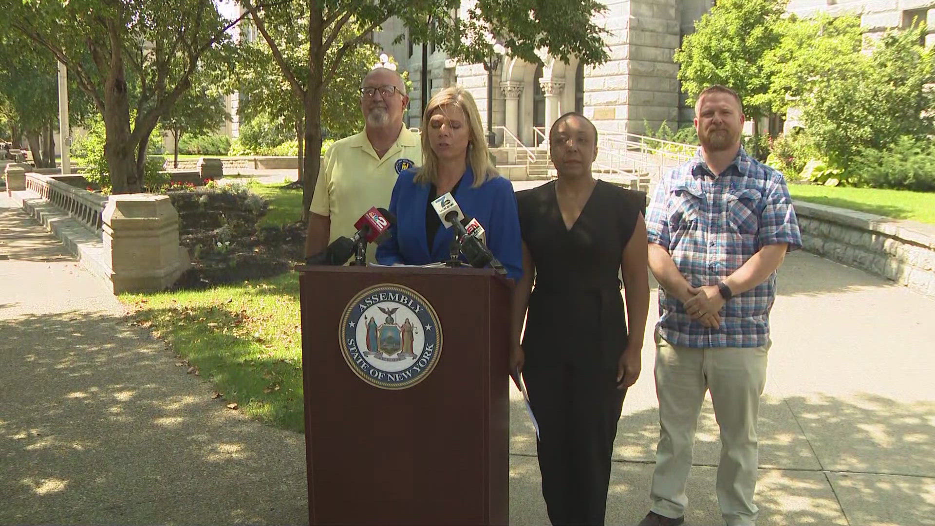 Assemblymember Monica Wallace, New York State Parole Officers, Public Employee Federation members call for changes to state’s parole system