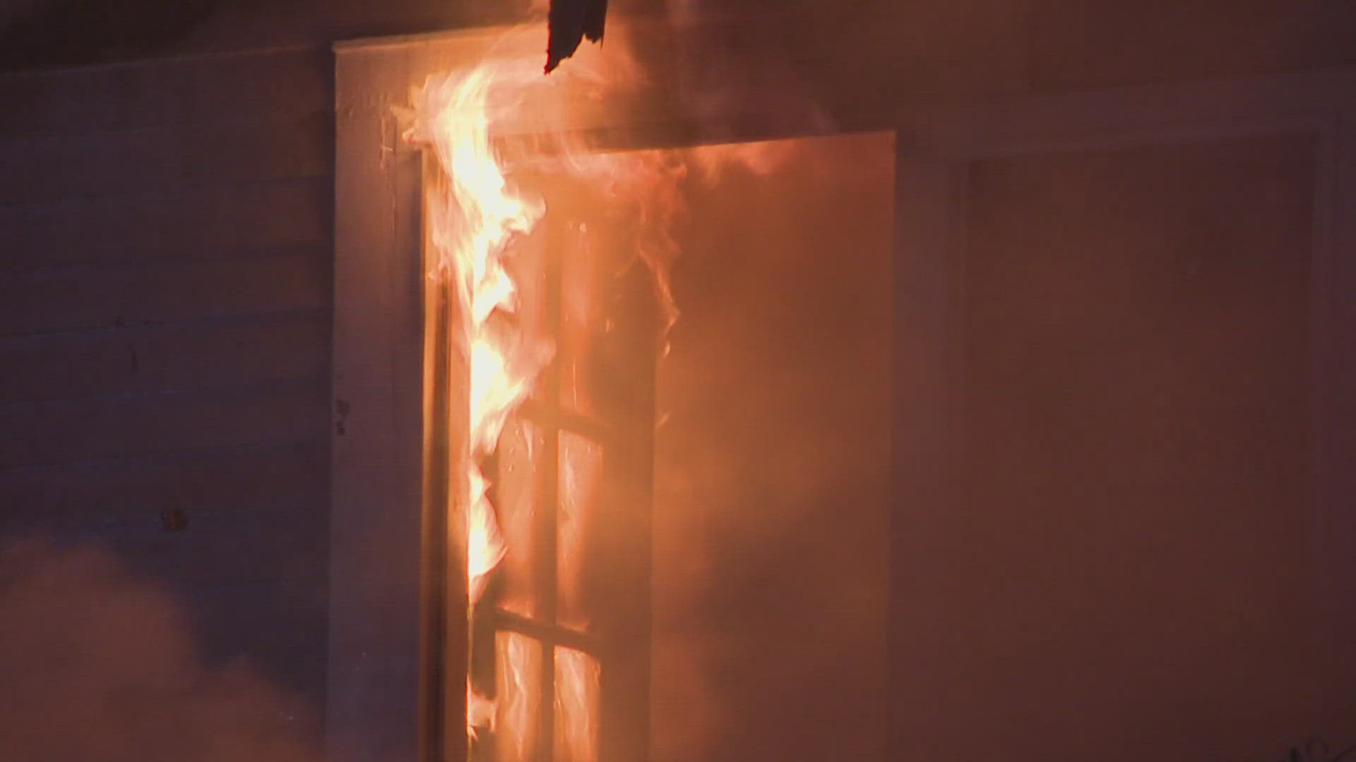 Neighboring homes on fire overnight in Buffalo | wgrz.com