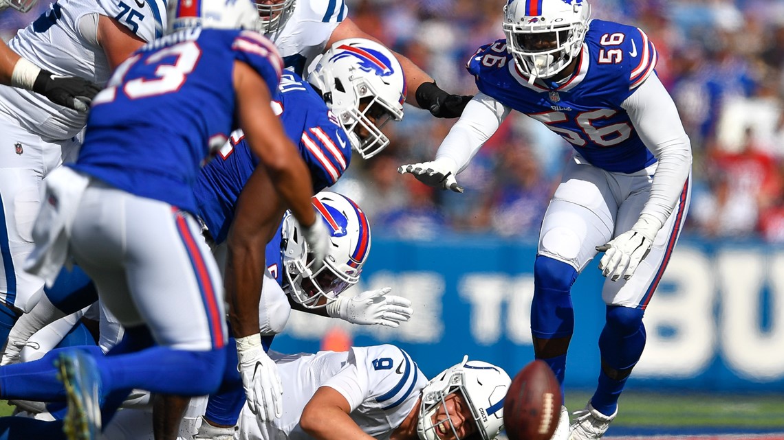 Buffalo Bills safety Jaquan Johnson (4) runs onto the field before the  start of an NFL