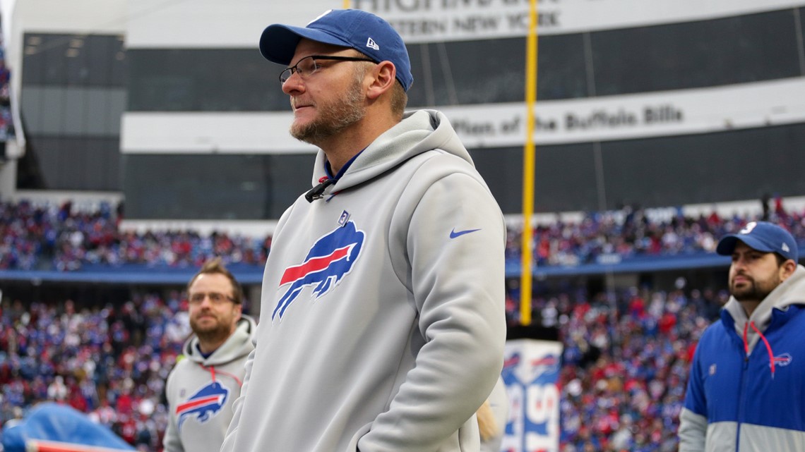 Damar Hamlin Gives ESPY To Denny Kellington, Buffalo Bills