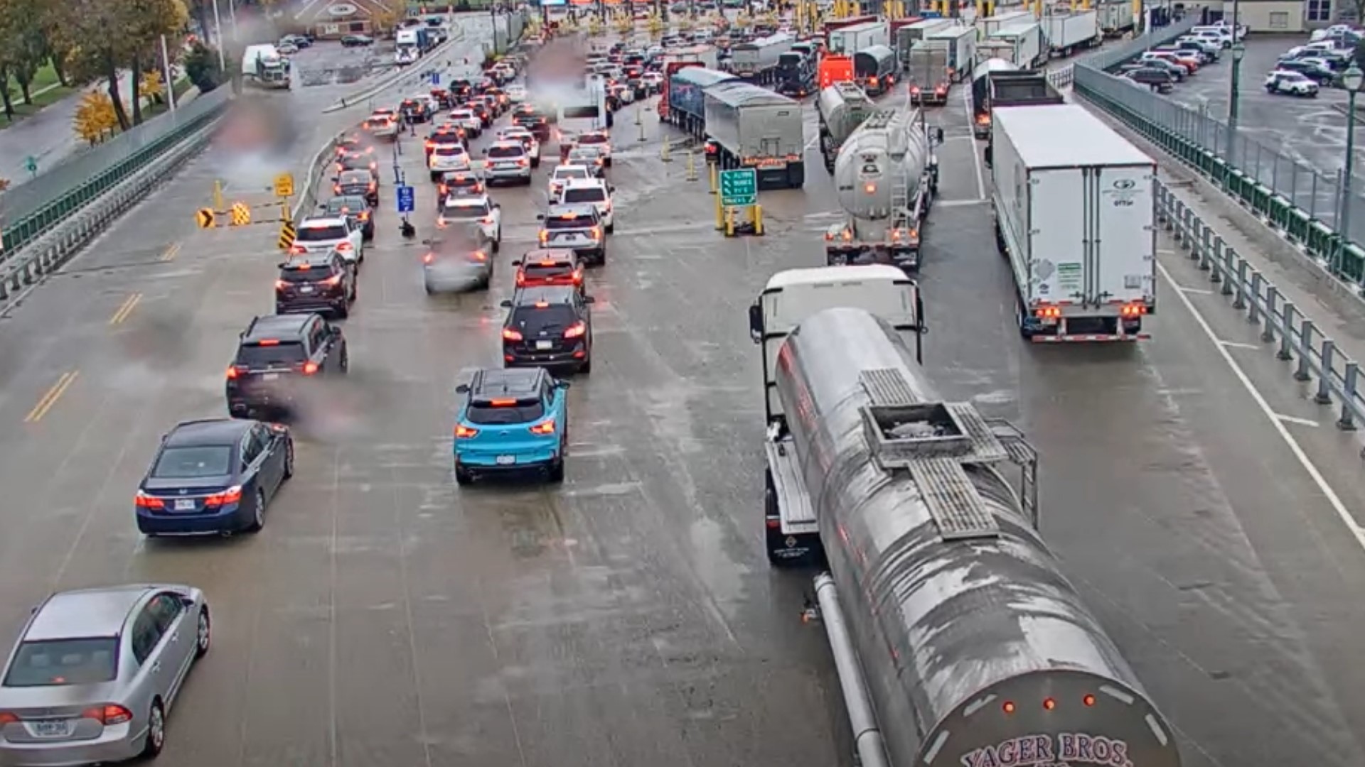 Traffic delays heading into the US on Peace Bridge, LewistonQueenston