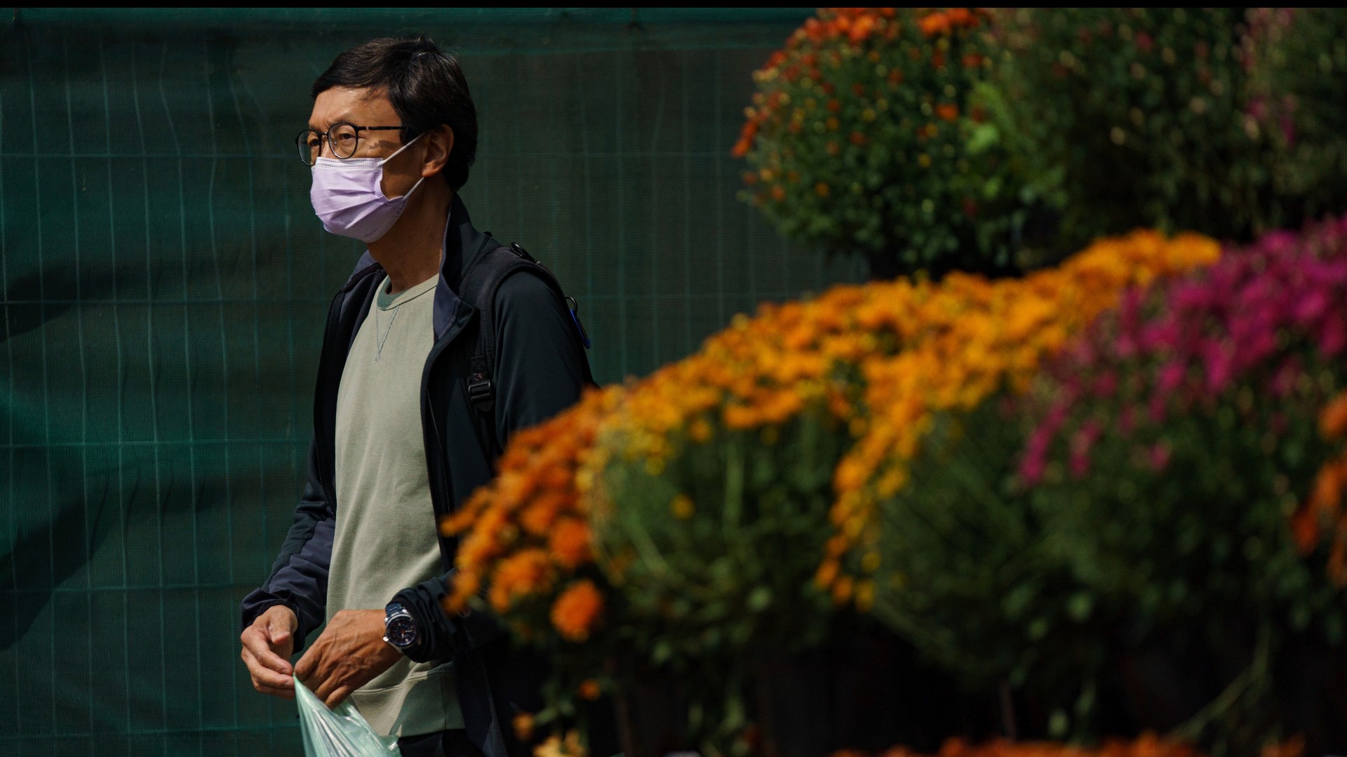 Canada won't require masks on planes, drops vaccine mandate